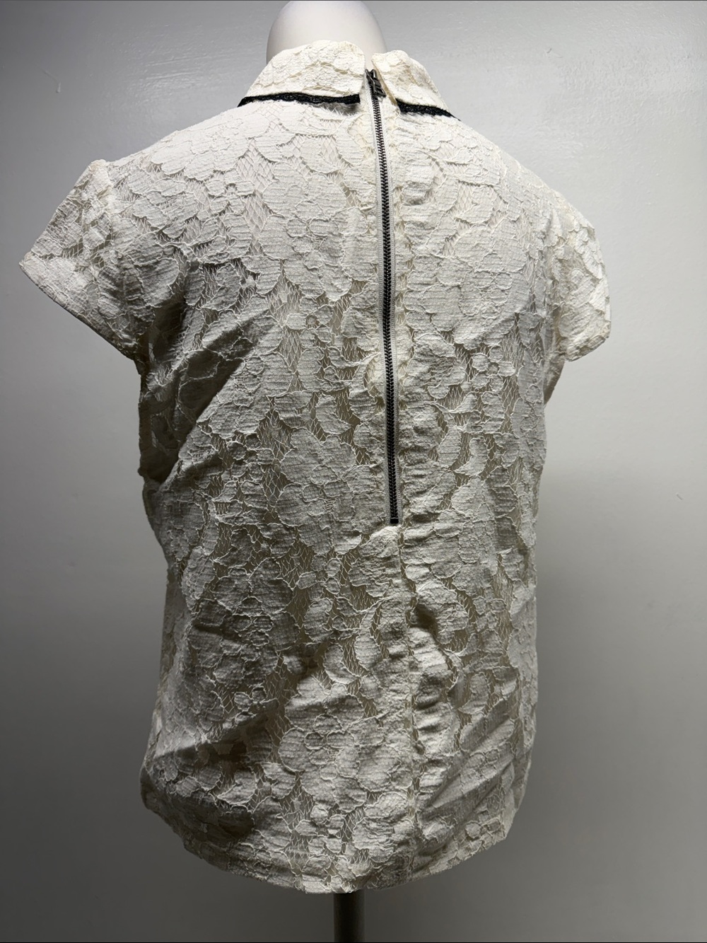 Alice + Olivia Venetta Shirt Lace Pintuck Bow Cap Sleeve Top Collar White Size 6 - Picture 5 of 9
